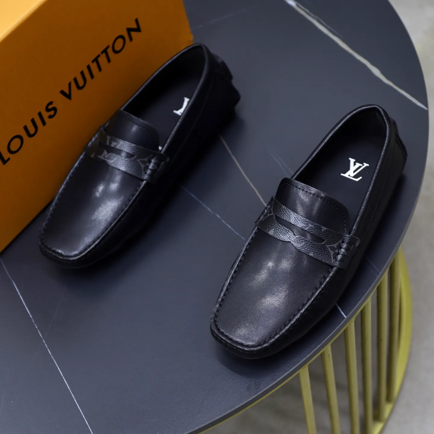 Ex-factory price: 460💰【LV】Louis Vuitton ⚠️High-end men’s driving and pedal series ⚠️38-44 (customized for 45) ⚠️All original cowhide leather! Thick and soft! Made entirely of calfskin lining! Rubber sheet anti-slip beanie sole! Three-dimensional package technology! Fashionable and classic! Handicrafts! Original high quality! Feel free to compare!